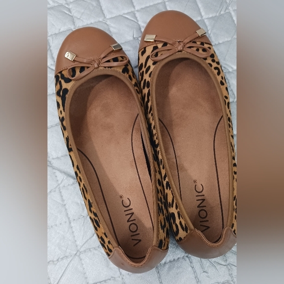 Vionic Women's Tan and Leopard Print Flats - Picture 2 of 6